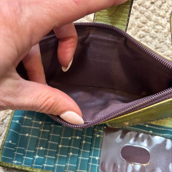 Ladies Fossil Green Leather Bifold Wallet - Picture 11 of 13